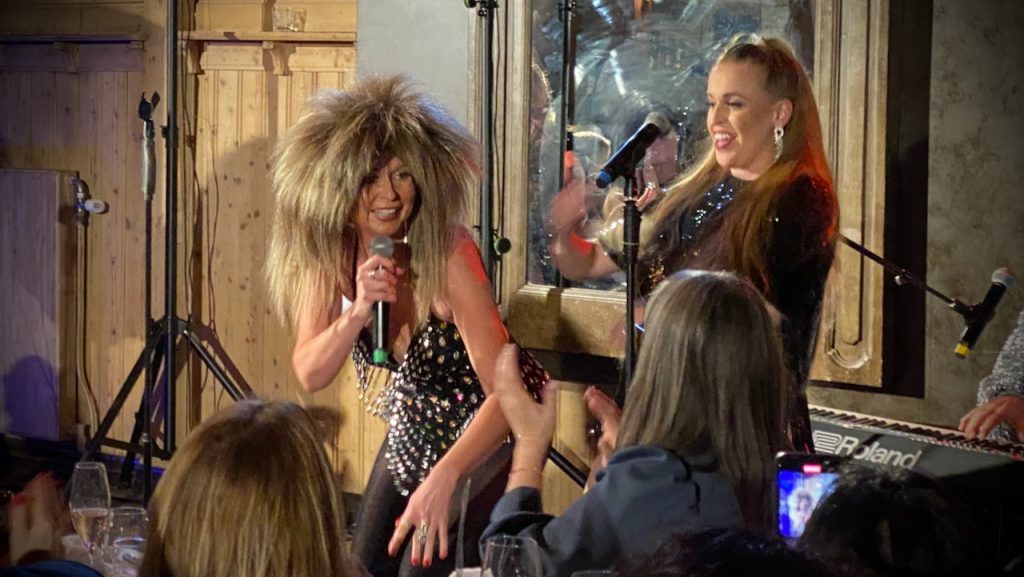 Cristine Meyer stiller med Musikalske Mellomretter