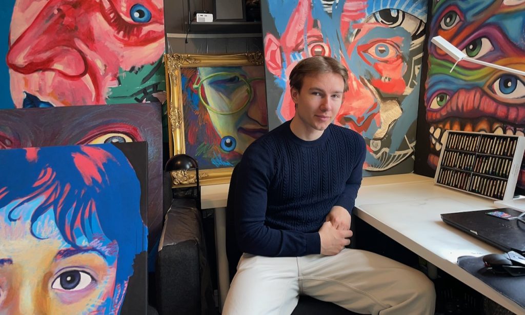 Jonathan Bye Wangerud er deres instruktør på denne kvelden med Paint'n sip.